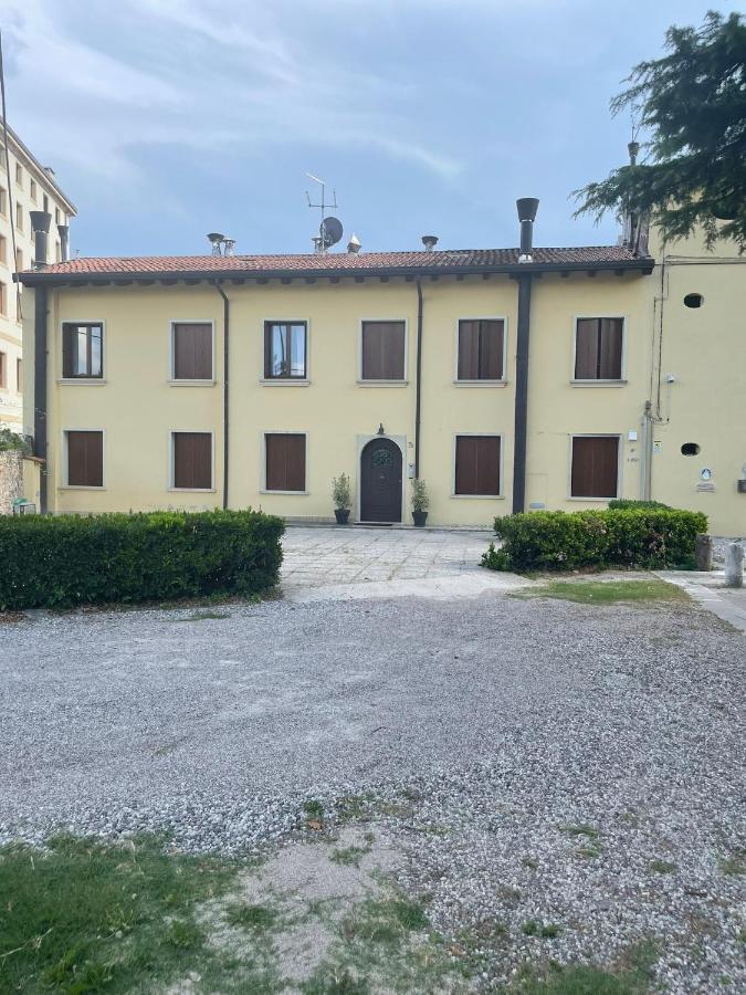 Appartamento A Verona E Parcheggio Nella Proprieta Экстерьер фото